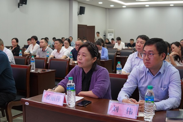 “三比三爭”踐行動|我院舉辦“提升醫(yī)療服務(wù)品質(zhì)，共創(chuàng)醫(yī)院新輝煌—勇?lián)姑?，我想這樣干”主題演講比賽